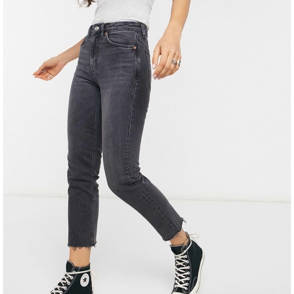 TopShop Black Wash High Rise Straight Leg Raw Hem Crop Jeans Size 26 US 4 Petite